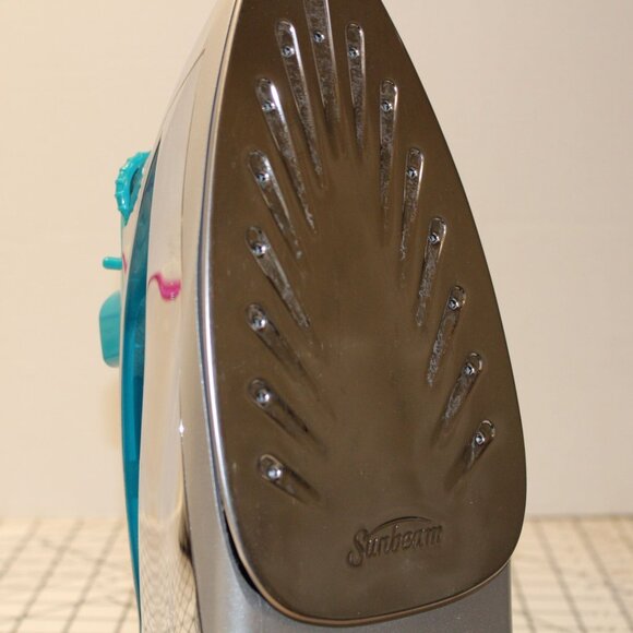 Sunbeam Turbo Steam Master Prof Iron Silver/Blue Model GCSBSP-201 Retractable Co - Picture 10 of 13